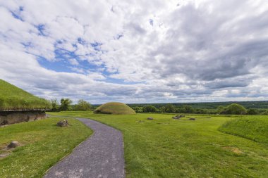 Boyne Vadisi, İrlanda 'daki Neolitik Geçit Tepesi Mezarlarını Bilir