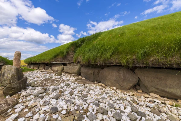 Boyne Vadisi, İrlanda 'daki Neolitik Geçit Tepesi Mezarlarını Bilir