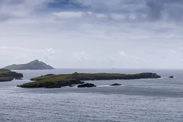 Bella vista aerea dell'isola di Valentia. Contea di Kerry, Irlanda Scenic Irish countyside in una noiosa giornata primaverile . — Foto Stock