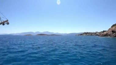Girit 'te zaman aşımına uğramış bir gemiyle yelken açma sapması Yunanistan' da