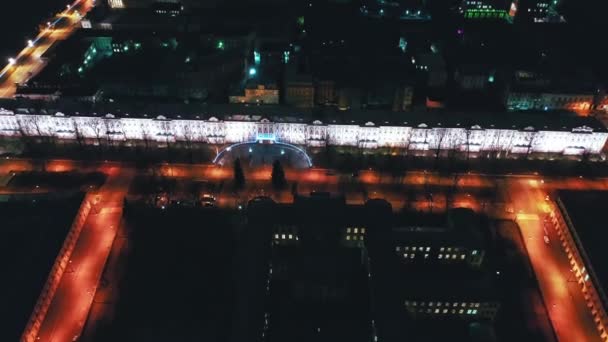 Letecký pohled na Petrohradskou burzu a Rostralské sloupy, Petrohrad, Rusko — Stock video