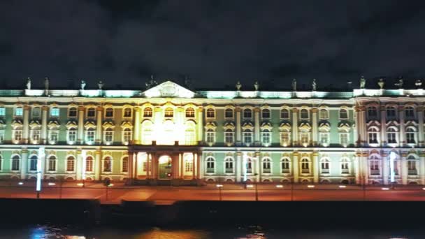 Зимний дворец или Эрмитаж с Дворцовой набережной, Санкт-Петербург, Россия — стоковое видео