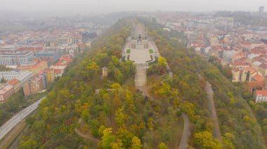 Vitkov Tepesi 'ndeki Ulusal Eserin Hava Görüntüsü - Ulusal Savaş Anıtı ve Tarih Müzesi, Prag, Çek Cumhuriyeti