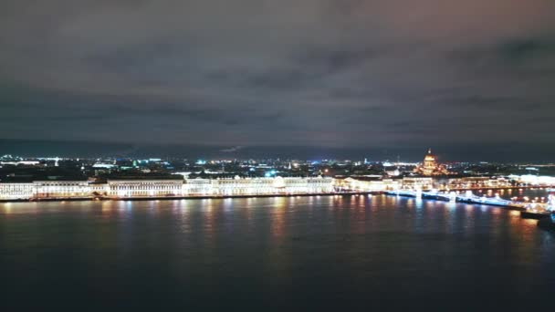 Vista aérea a la Catedral de San Isaacs, San Petersburgo, Rusia — Vídeos de Stock