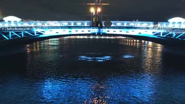 Luchtfoto van Palace Bridge, Sint-Petersburg, Rusland — Stockvideo