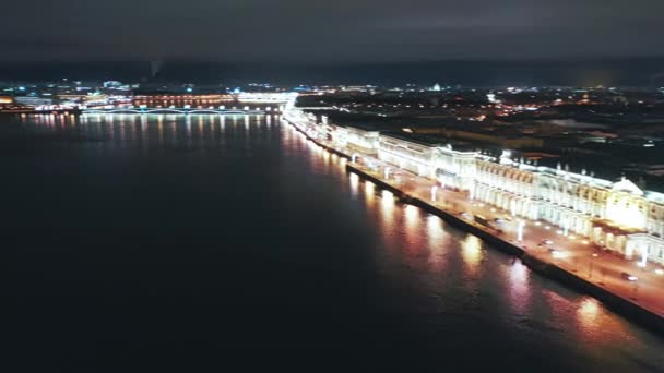 Vista aérea do Palácio de Inverno ou Hermitage do Palácio Embankment, São Petersburgo, Rússia — Vídeo de Stock