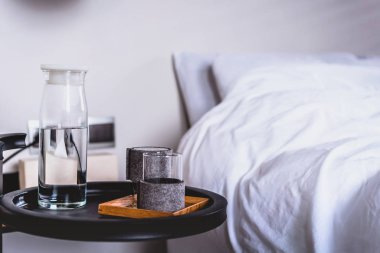 Otel odası ya da yatak odası. Otel konsepti.