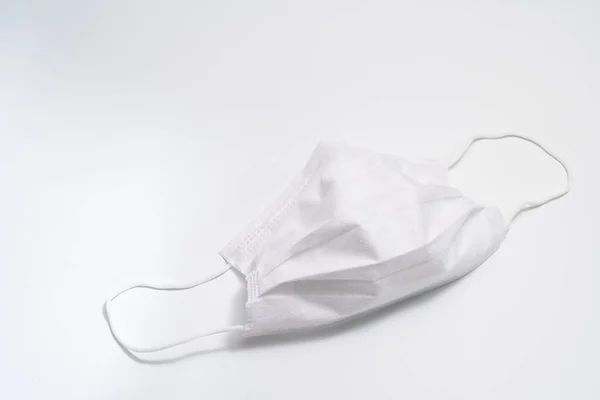 Medizinische Schutzmaske Auf Weißem Hintergrund — Stockfoto