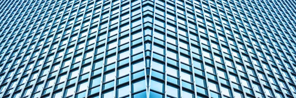 Unterseite Panoramischer Und Perspektivischer Blick Auf Stahlblaues Glas Hochhaus Wolkenkratzer — Stockfoto