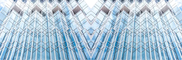 钢蓝玻璃高层摩天大楼的全景和透视 成功的工业建筑的商业概念 — 图库照片
