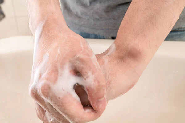 Koncepcja Higieny Mycie Rąk Mydłem Pod Kranem Wodą — Zdjęcie stockowe