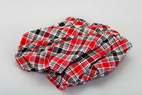 赤いチェック柄の生地 黒と赤はスコットランドのモデルをチェックした テーブルクロス シャツ ドレスからのテキスト — ストック写真