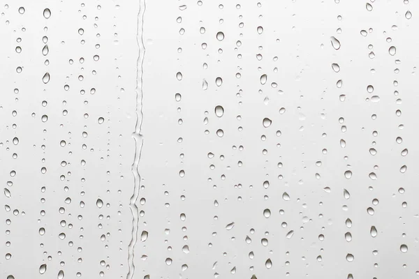 Σταγόνες βροχής σε παράθυρο βροχερή μέρα — Φωτογραφία Αρχείου