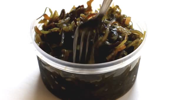 Mischen von Algen in einer Schüssel — Stockvideo