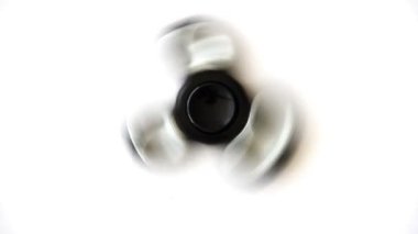 Kız kıpır Spinner ile oynuyor