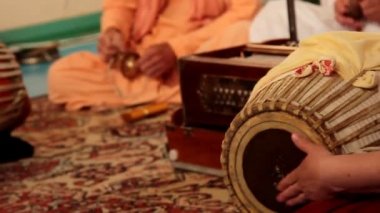 Krishna Hint müzik manevi aletleri üzerinde çalış