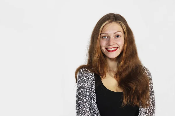 Menina Com Cabelo Castanho Longo Batom Vermelho Está Olhando Para — Fotografia de Stock