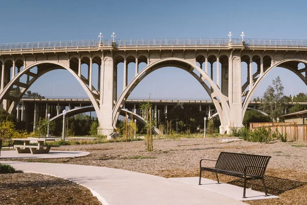 Słynny Stary Most Pasadenie Kalifornia Widokiem Park Poniżej Natura Dzień — Zdjęcie stockowe