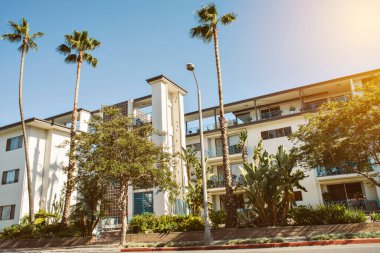 Palm Trees 'li Mid Century Multi Family Apartmanı - Emlak - Yatırım Sendikası - Sunny