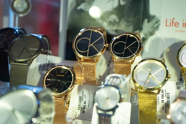 Région de Tcheliabinsk, Russie - août 2019. Calvin Klein montres de marque. Calvin Klein montres de luxe à vendre . — Photo