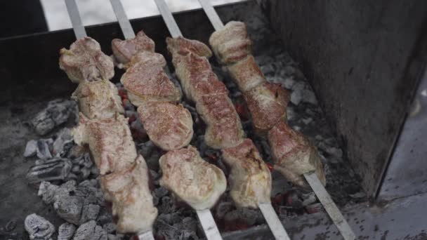 Carne Parrilla Para Barbacoa Exterior Cierre Barbacoa Carne Una Parrilla — Vídeo de stock