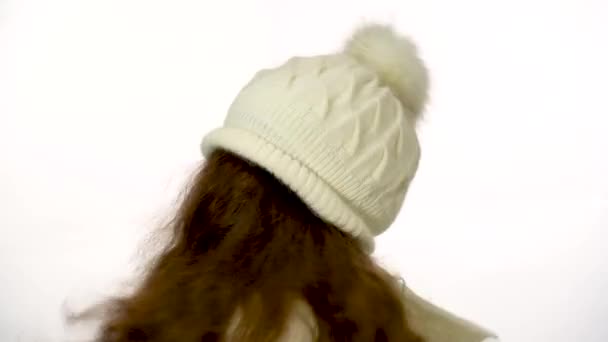 Little Girl White Knitted Hat Beautiful Little Girl Cap Scarf — Stockvideo