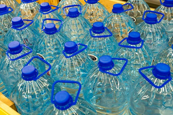 Beber Botellas Agua Una Tienda Lote Botellas Plástico Agua — Foto de Stock