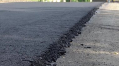 Yeni bir asfalt tabakası havayı ısıtır..