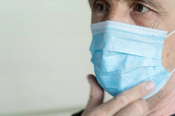 Eine Medizinische Maske Verzögert Die Ausbreitung Einer Virusinfektion Bei Einer — Stockfoto