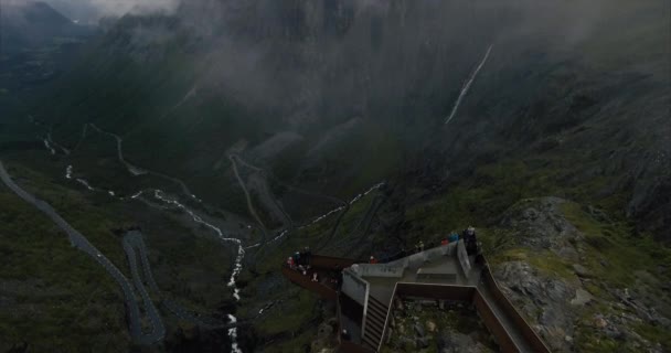 Δραματική flyover Trollstigen — Αρχείο Βίντεο