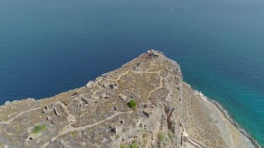 Şehrin Ortaçağ antik Yunan Mora Doğu kıyısındaki adada yer alan Monemvasia havadan görünümü