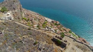 Şehrin Ortaçağ antik Yunan Mora Doğu kıyısındaki adada yer alan Monemvasia havadan görünümü
