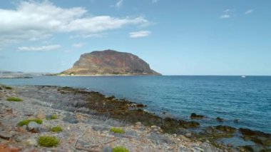 Şehrin Ortaçağ antik Yunan Mora Doğu kıyısındaki adada yer alan Monemvasia havadan görünümü