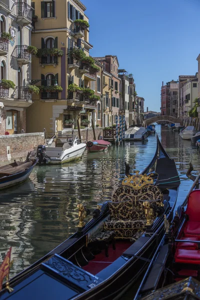 Pequeno canal em Veneza - Itália — Fotografia de Stock