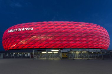 Allianz Arena - Münih, Bavyera, Almanya 75.000 koltuk kapasitesi ile iki profesyonel Münih futbol kulübü Bayern Münih ve Tsv 1860 Münih için ev zemin futbol stadyumu Allianz Arena'da kendi ev oyun oynamak.