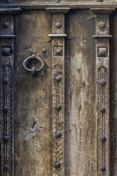 Puerta medieval de madera — Foto de Stock