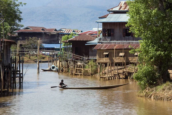 이가 마마 빌리지-인 레 호수-미얀마 — 스톡 사진