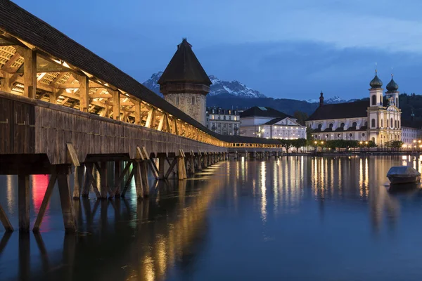 Most Kapellbrücke - Lucerna - Seitzerland — Zdjęcie stockowe