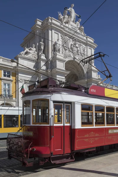 Historisk spårvagn - Lissabon - Portugal — Stockfoto