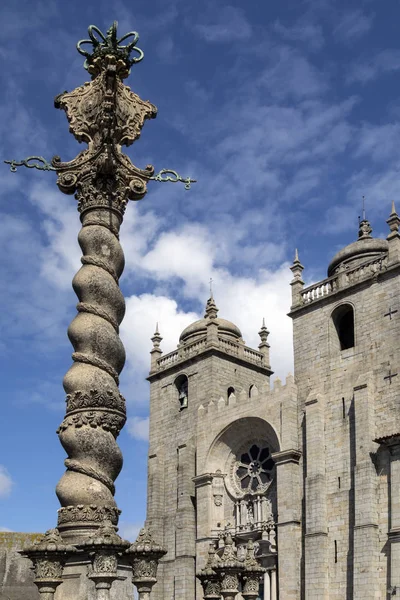 Pelourinho und porto kathedrale - porto - portugal — Stockfoto