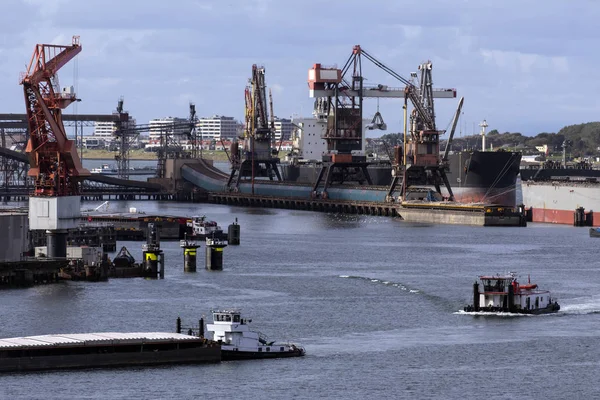 Envío - Puerto de Rotterdam - Países Bajos — Foto de Stock