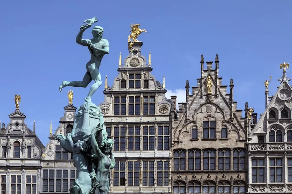 Antwerp - Belçika - heykeli Silvius Brabo — Stok fotoğraf