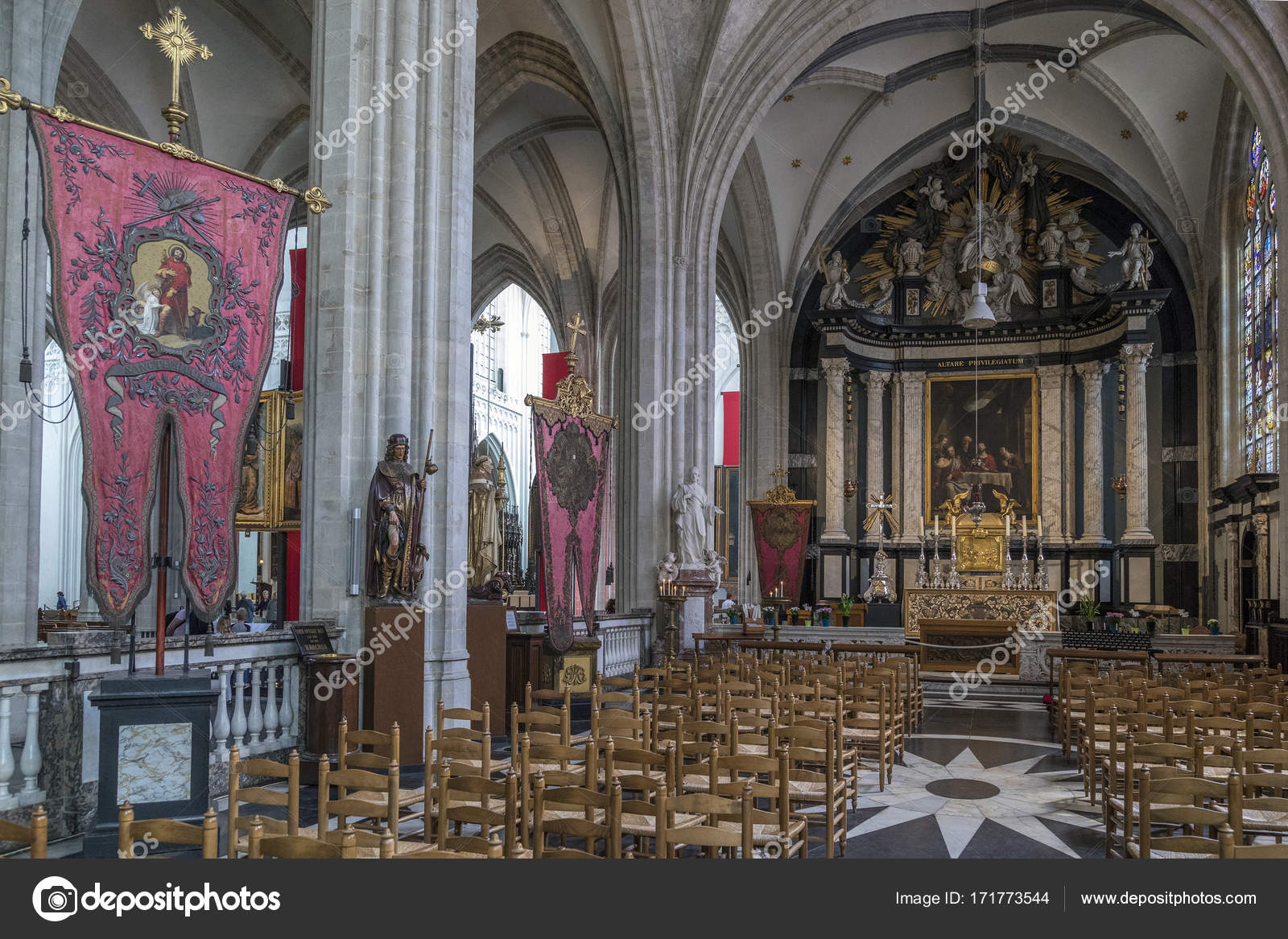 Interieur in der Kathedrale von Notre Dame - Antwerpen - Belgien ... Interieur in der Kathedrale von Notre Dame - Antwerpen - Belgien ...