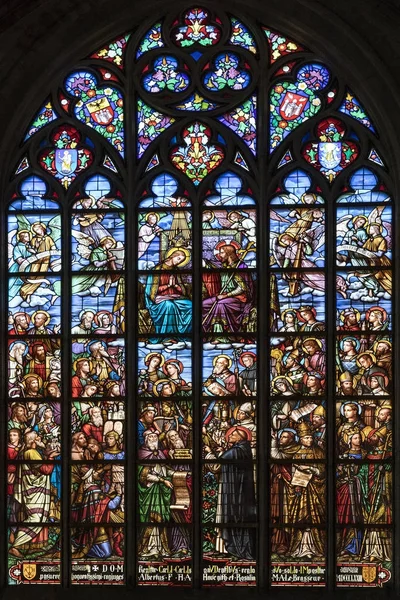 Målat glas - katedralen i Our Lady - Antwerpen - Belgien — Stockfoto