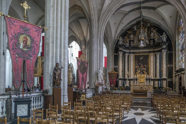 Interiören i katedralen i Our Lady - Antwerpen - Belgien. — Stockfoto