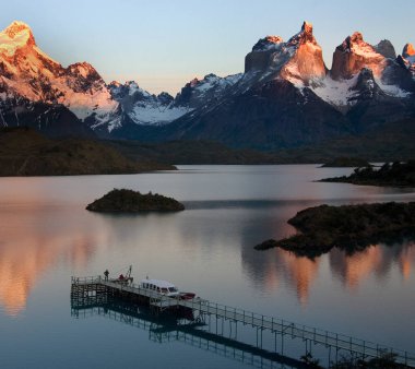 Torres del Paine Millî Parkı - Patagonia - Şili'deki gündoğumu