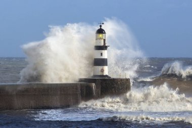 Seaham feneri çökmesini dalgaları