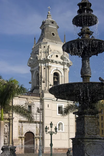 Katedra w plaza de armes w centrum Limy w peru — Zdjęcie stockowe