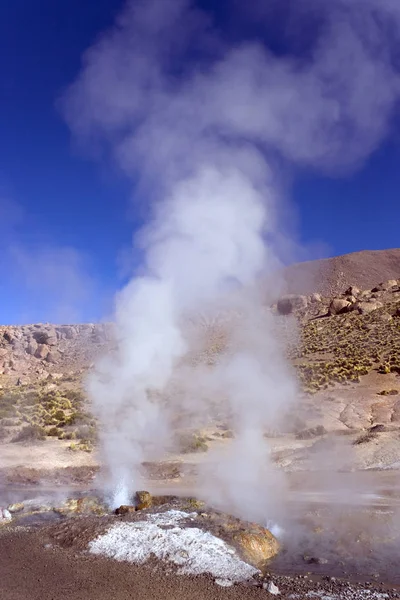 El tatio gejzír pole - atacama desert - chile — Stock fotografie