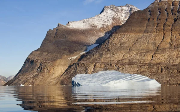 Iceberg a Scoresbysund in Groenlandia — Foto Stock